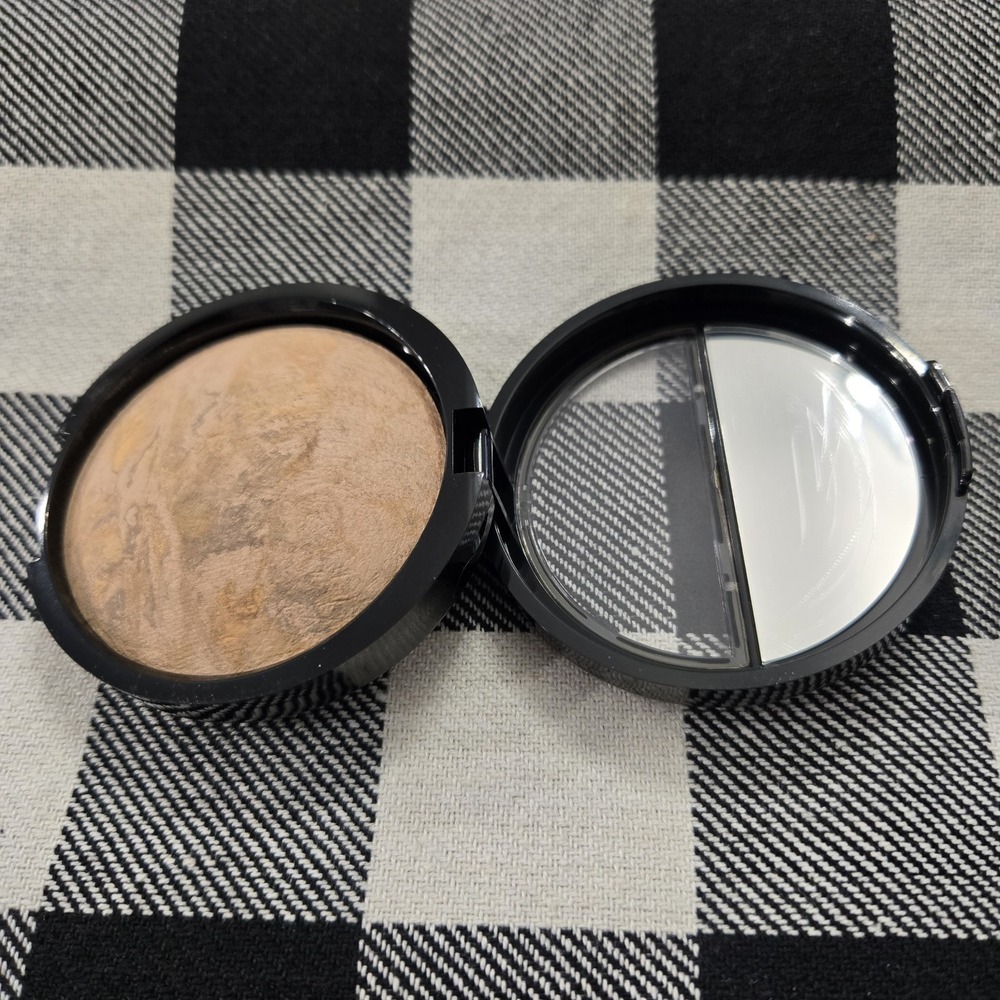 Laura Geller Baked Balance - N - Brighten Color Correcting Foundation Medium - Picture 4 of 4